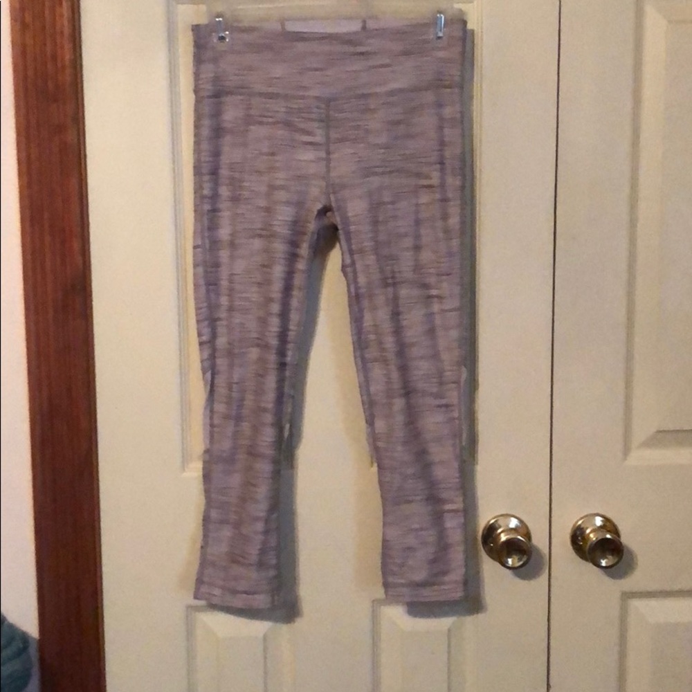 White and gray cropped gym leggings